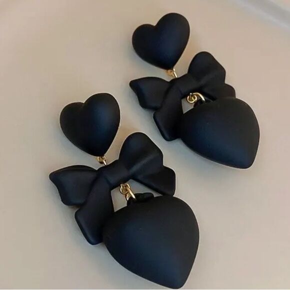 Black Heart Earrings Bow Dangle Drop Earrings Unique Exquisite Metal Hearts 💕 🆕 - Picture 1 of 6